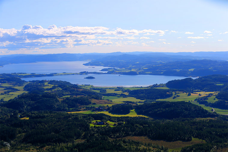 FJORDSPOTTING gir deg litt mer fra fjordsia gjennom foto, video og RIB turer langs Den Fagre Fjordvei med Borgenfjorden, Straumen, Trondheimsfjorden, Norviksundet, Skarnsundet, Verrasundet, Trongsundet og Beitstadfjorden i Inderøy kommune.